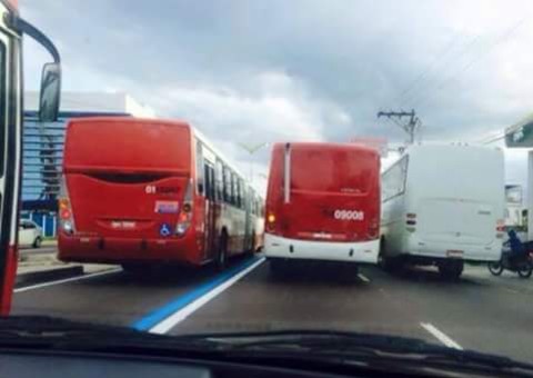Ônibus tomam avenida Constantino Nery