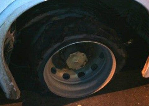 Pneu de ônibus estoura e causa pânico em passageiros