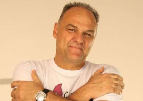 Ex-jogador de basquete Oscar completa 20 dias internado