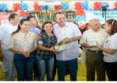 Omar inaugura Liceu de Artes e entrega tablets a professores em Parintins 