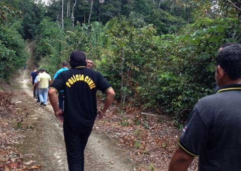 Homem encontra ossada humana quando catava açaí     