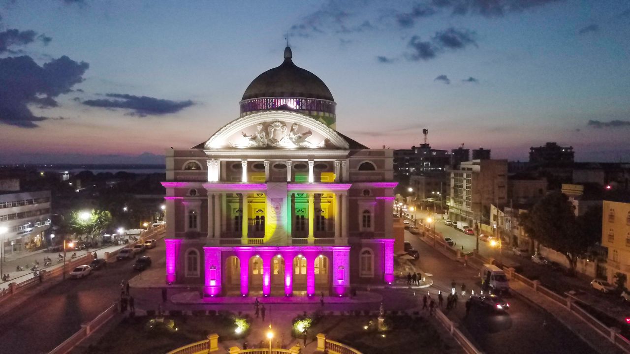 outubro_rosa_teatro_amazonas.jpg