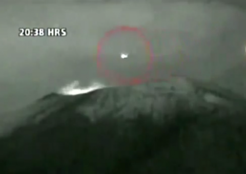 Vídeo exibe suposto OVNI entrando vulcão no México