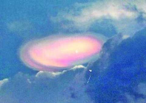 Piloto relata susto ao pensar que chocaria seu avião contra suposto ovni