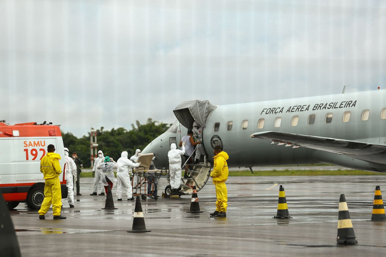 Pacientes com Covid são transferidos de Manaus para o Rio Grande do Sul 