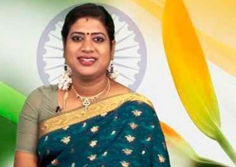 Índia tem apresentadora transgênero de telejornal