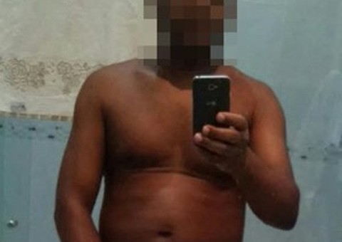  Fotos de padre nu vazam no Whatsapp e deixam católicos chocados 