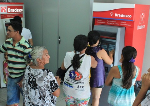 Em Parintins, pagamento do 13º salário encerra nesta sexta-feira