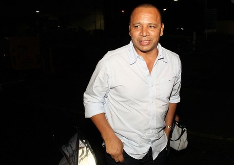 Pai de Neymar aparece em foto polêmica e levanta suspeitas de traição