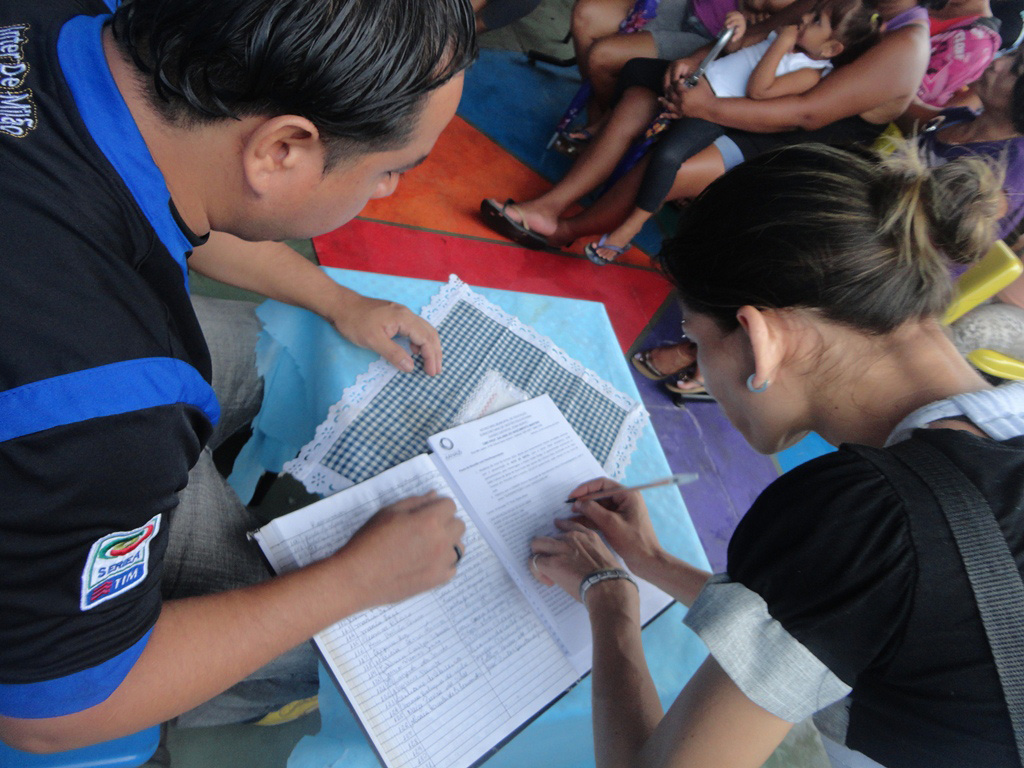 Pais de alunos participam de palestra sobre riscos com a superproteção