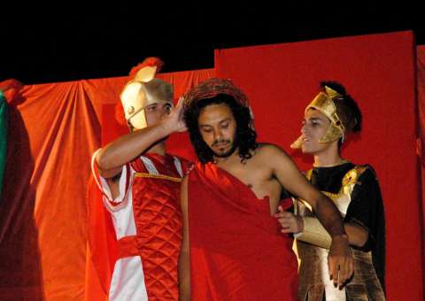 Grupo de teatro faz ensaios para a Paixão de Cristo 