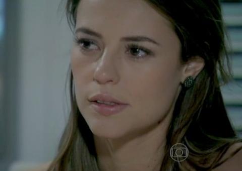 Félix se revela para Paloma e médica passa a desconfiar dele