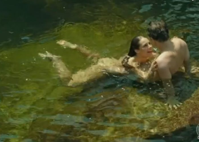 Paolla Oliveira aparece nua em cachoeira e volta a causar frisson na web