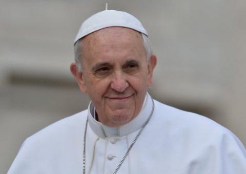 Papa forma grupo de cardeais para estudar uma reforma da Igreja