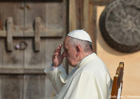 Papa destitui bispo paraguaio por acobertar casos de pedofilia