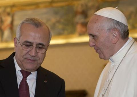 Papa pede mais ajuda humanitária a refugiados sírios