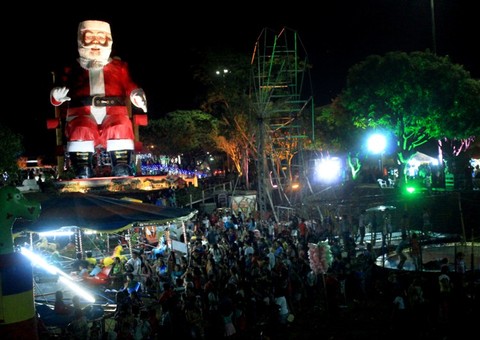 Papai Noel de 25 metros é destaque do complexo Natalino de Parintins