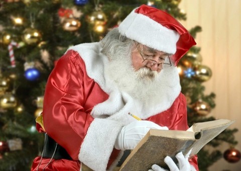 Papai Noel faz a alegria das crianças no shopping ViaNorte