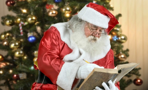 Papai Noel faz a alegria das crianças no shopping ViaNorte