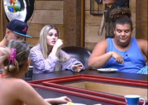 Higiene de Denise é alvo de comentários maldosos entre peões