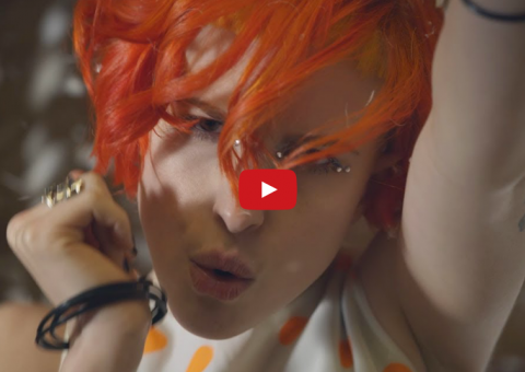  Paramore lança novo clipe de 'Ain't It Fun', confira aqui