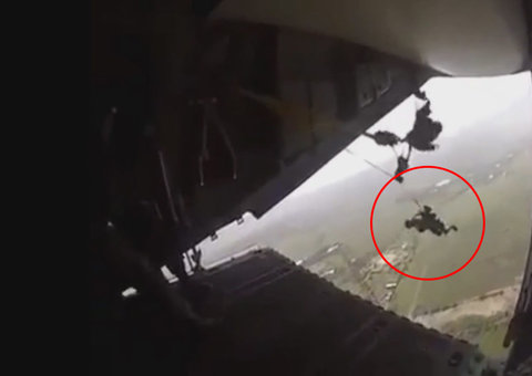 Paraquedista vive momentos assustadores ao ficar preso durante salto