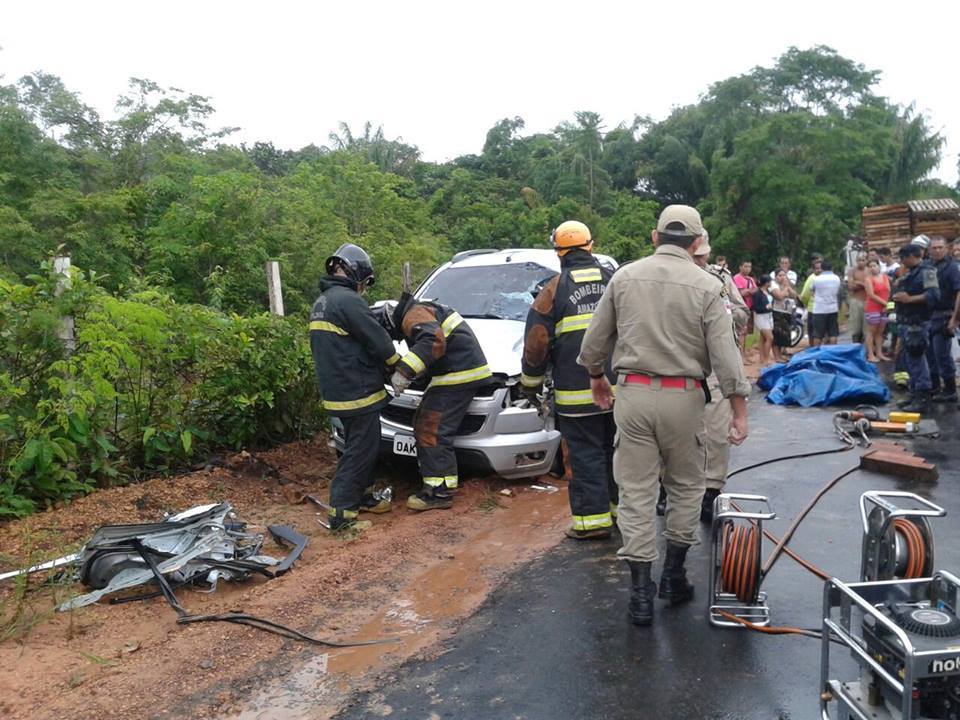 Acidente na estrada do Paricatuba deixa um morto e um ferido