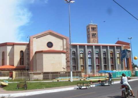 Parintins está sob racionamento de energia, denuncia deputado