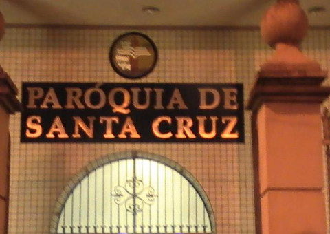 Padre paróquia Santa Cruz é imobilizado por assaltantes