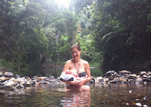 Reality show mostra mulheres dando à luz no meio da selva