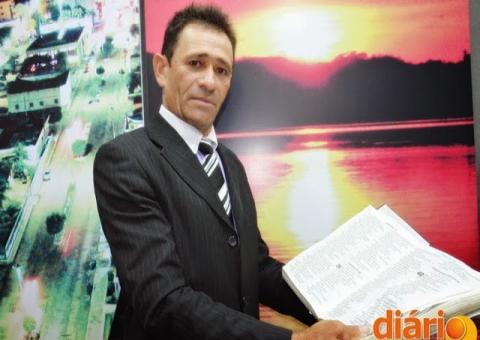 Pastor revela que cantou ao lado de Deus no céu e que Papa veio adorar demônios no Brasil. Veja o vídeo 