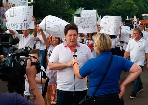 Pastor organiza marcha contra '50 tons de cinza' e crítica: 'É sexualidade sem amor'