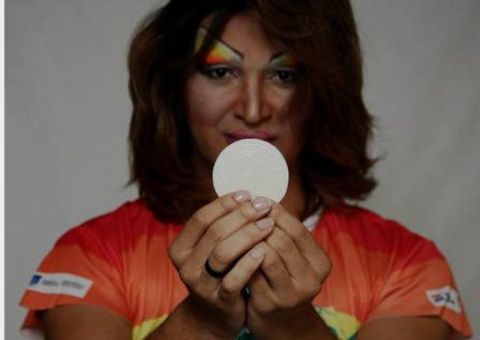  Pastor e Drag Queen causa revolta  entre evangélicos