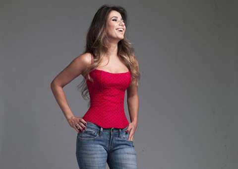 Paula Fernandes nega ser filha do padeiro que alega ter dormido com sua mãe