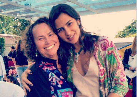 Namorada de Ronaldo Fenômeno posta foto suspeita e fãs dizem que ela está grávida 