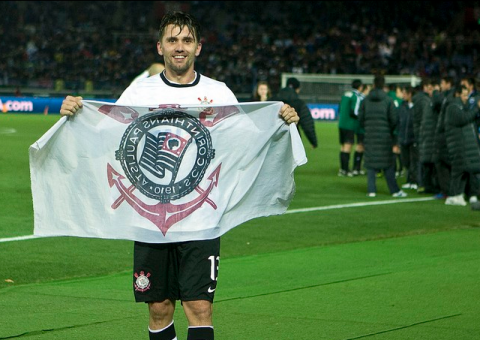 Paulo André diz não reprovar cobranças dos corintianos