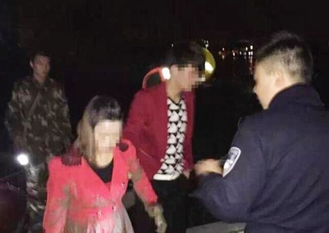 Ex e atual pulam em rio para forçar homem a decidir quem ele salvaria