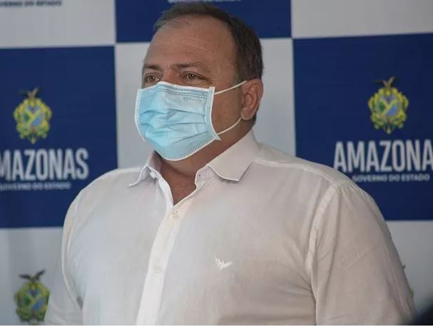 Pazuello depõe e mostra documentos à PF sobre falta de oxigênio em Manaus