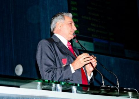 Cirurgia de Falabela dura quatro horas. Seu estado é grave 