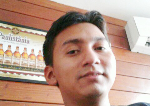 Câmeras revelam fuga de funcionário depois de pegar dinheiro da Cachaçaria