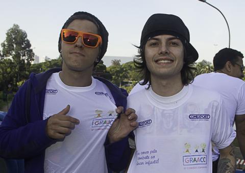  Famosos participam de corrida contra câncer infantil