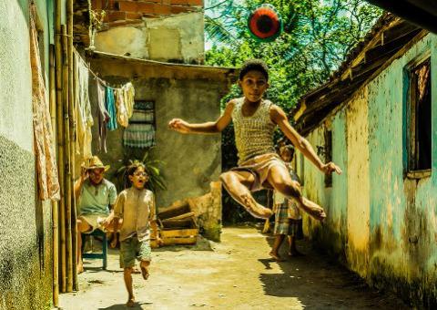 A magia de Pelé sai dos gramados e ganha Hollywood