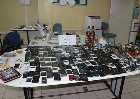 Revista em cadeia encontra celulares, drogas e até tracajá