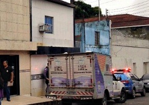  Homem é encontrado morto em apartamento de hotel no centro