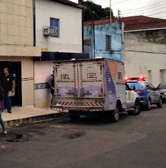  Homem é encontrado morto em apartamento de hotel no centro