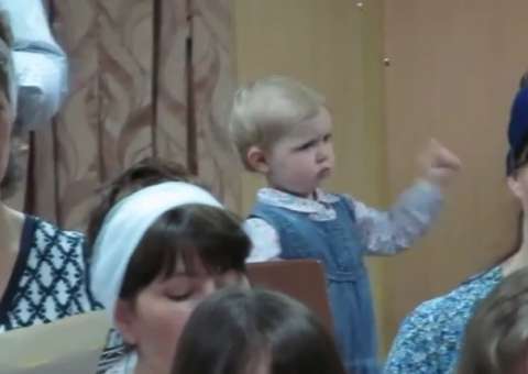 Lara a pequena regente mostra seu talento 