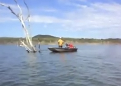 Veja como acabar com a pescaria dos seus amigos