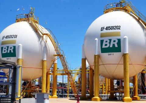 Lucro da Petrobras cai 39% no 3º trimestre
