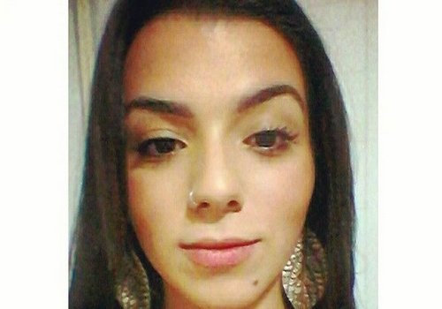 Filha de Maurício Mattar pratica esporte com biquíni minúsculo