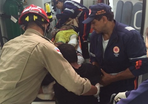 Colisão de motocicletas deixa cinco pessoas feridas na AM-010